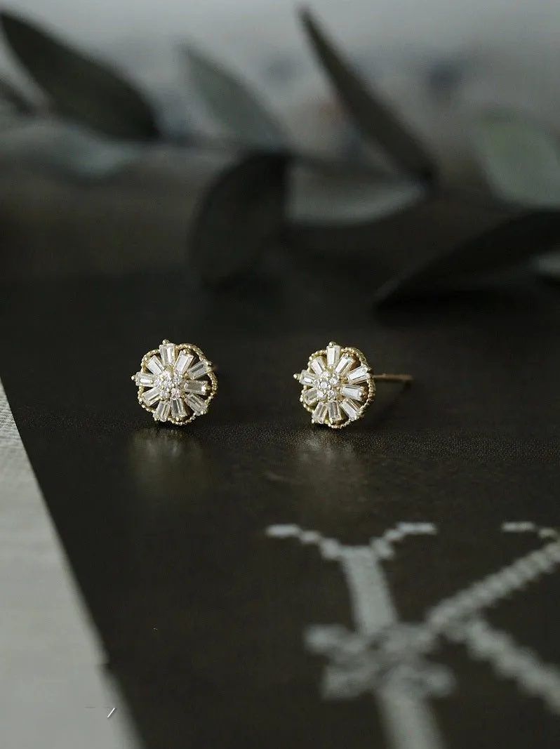 Delicate Flower Inlaid Zircon Ear Studs