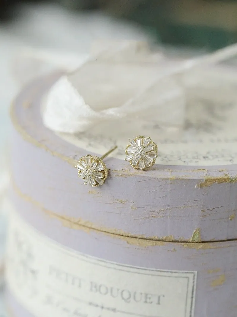 Delicate Flower Inlaid Zircon Ear Studs