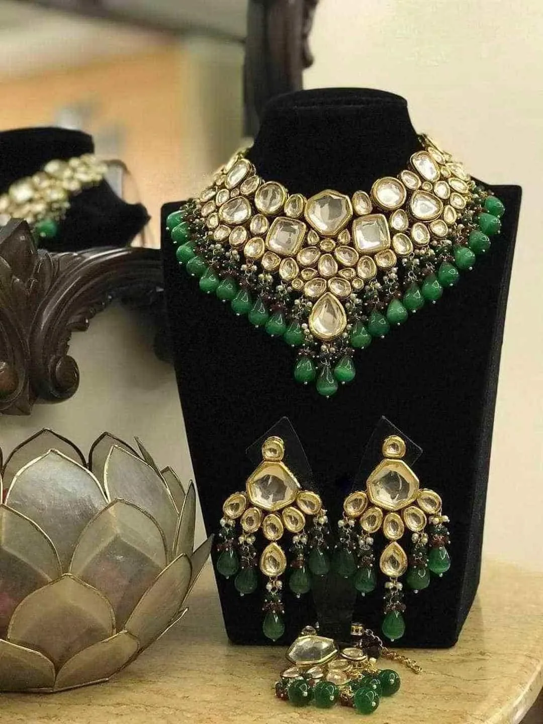 Ishhaara Bride In Big Kundan Bridal Necklace With Teeka