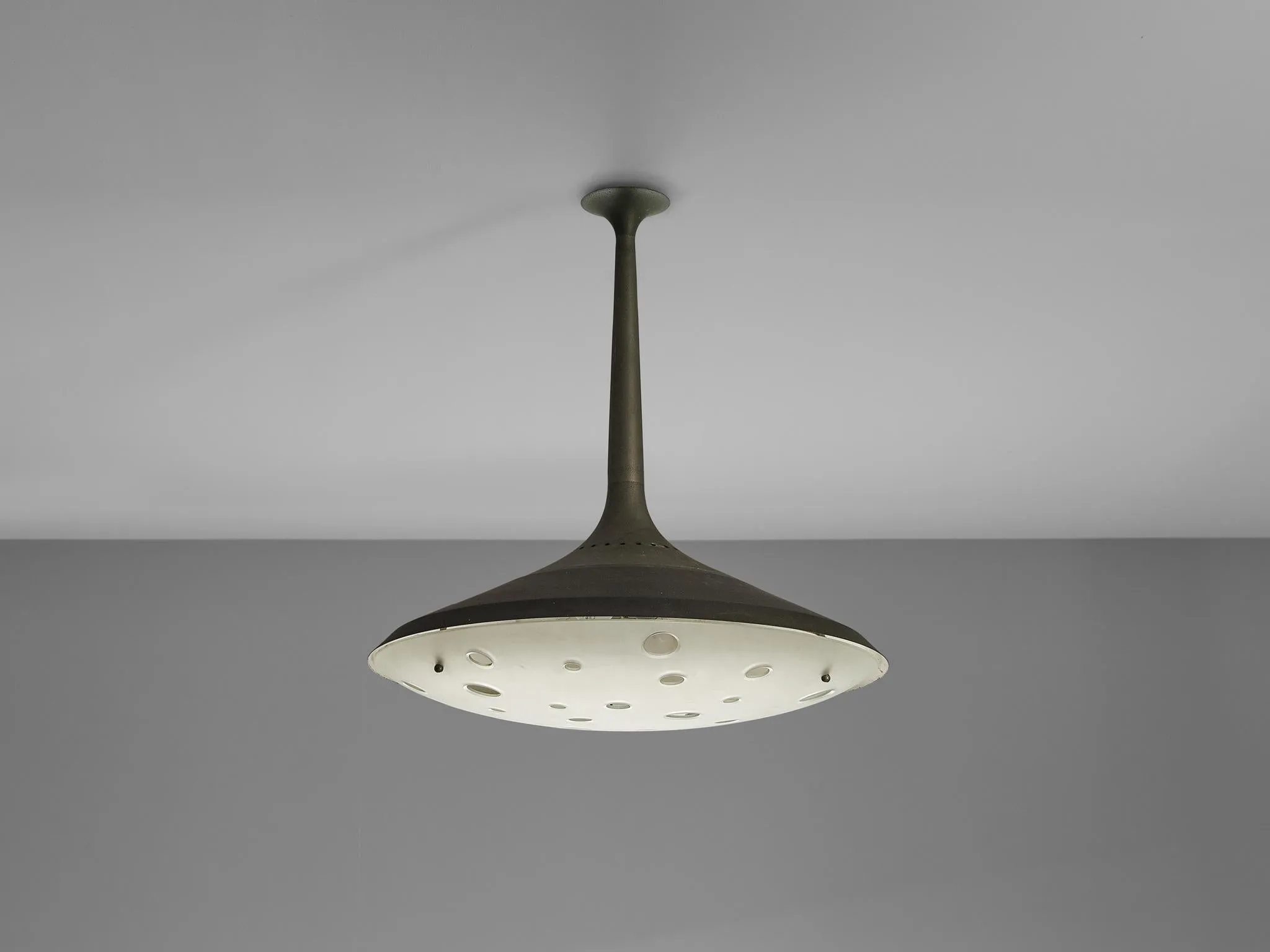 Max Ingrand for Fontana Arte Chandelier in Satin Crystal and Brass