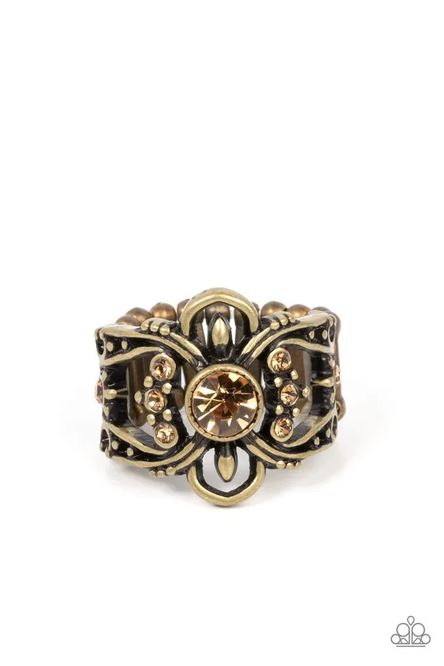 Paparazzi Ring ~ We Wear Crowns Here - Brass