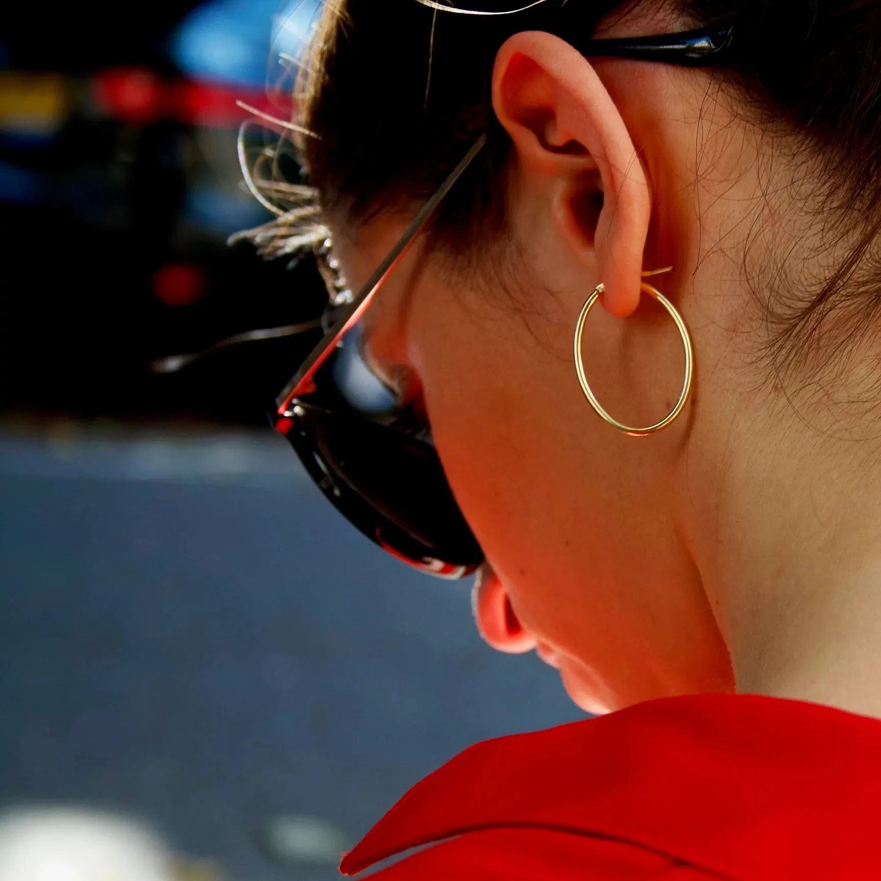 Shiny Oval Hoop Earrings - Gold