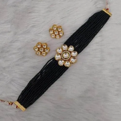 Simple Moti Kundan Choker Necklace Set