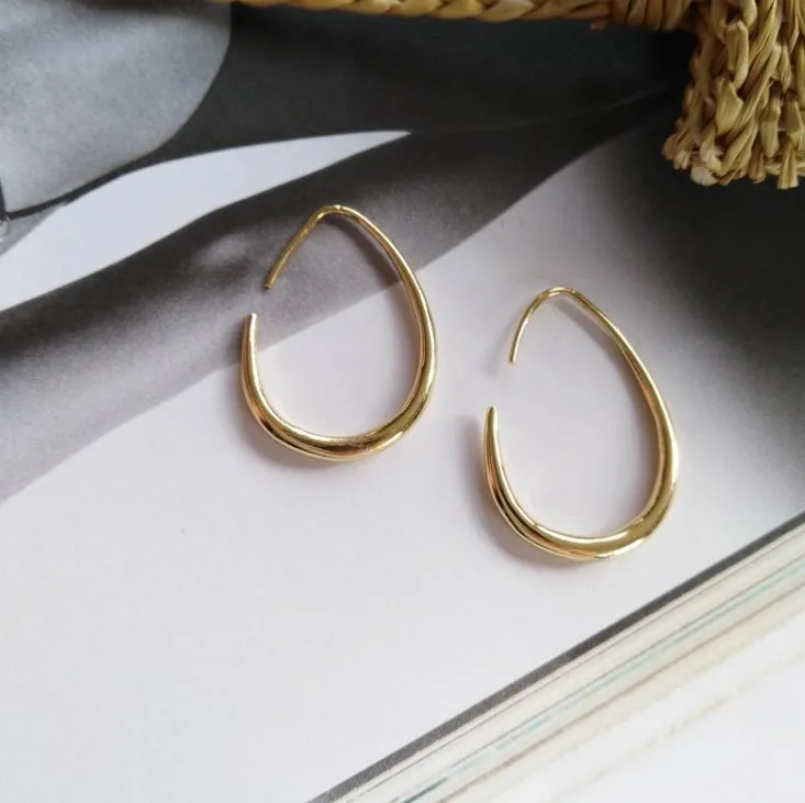 Simplistic Oval Hoop Earrings in Gold