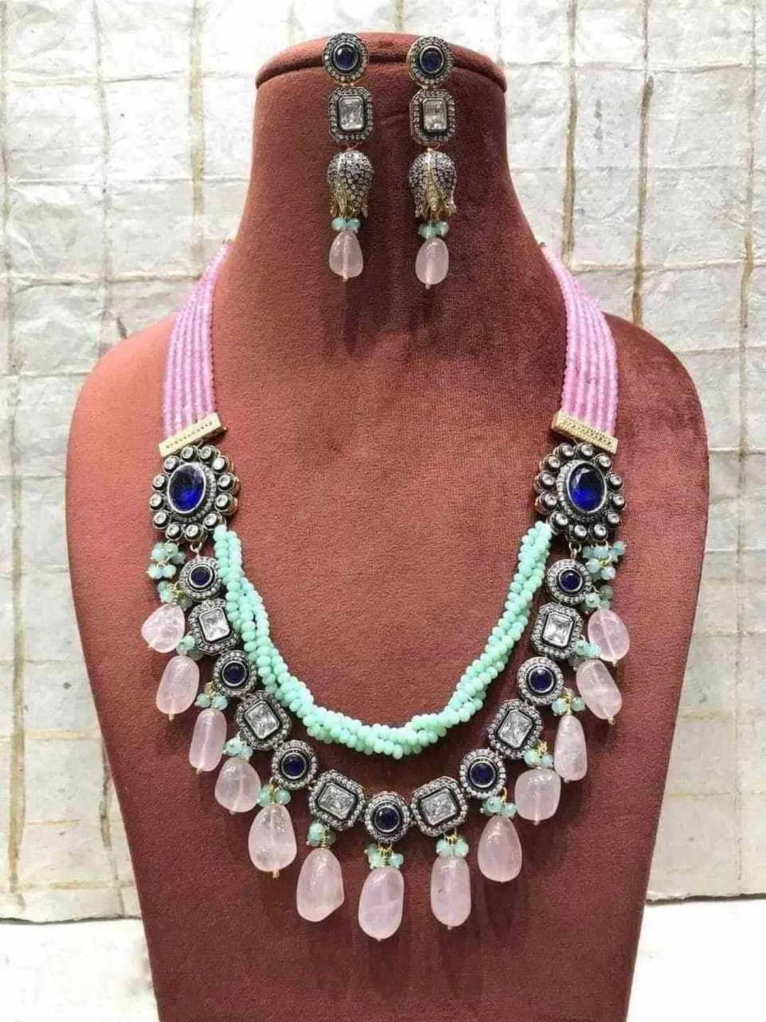 Twisted Color Necklace With White Stone