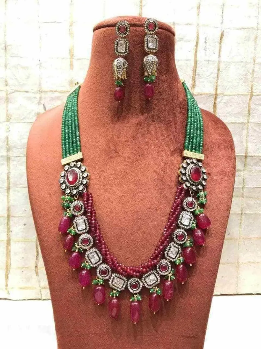 Twisted Color Necklace With White Stone